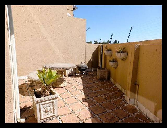 3 BEDROOM TOWNHOUSE FOR SALE IN EDLEEN